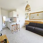 Apartment Refait En 2024 Avec Terrasse, Climatisation Et Parking, A 50m De La - Fr-1-338-588