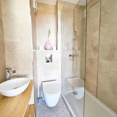 Refait En 2024 Avec Terrasse, Climatisation Et Parking, A 50m De La - Fr-1-338-588 *